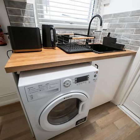 Apartament Seaside Retreat: Luxury 1-Bed, Free Parking Portsmouth Zewnętrze zdjęcie