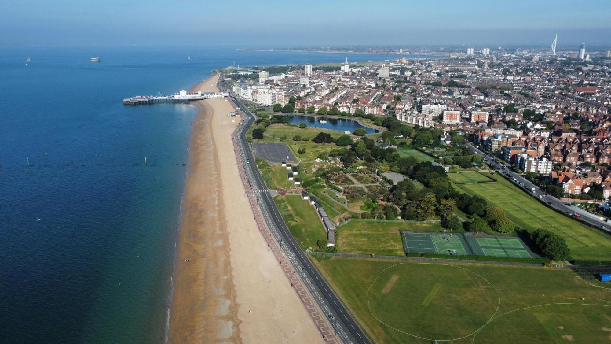 Apartament Seaside Retreat: Luxury 1-Bed, Free Parking Portsmouth Zewnętrze zdjęcie