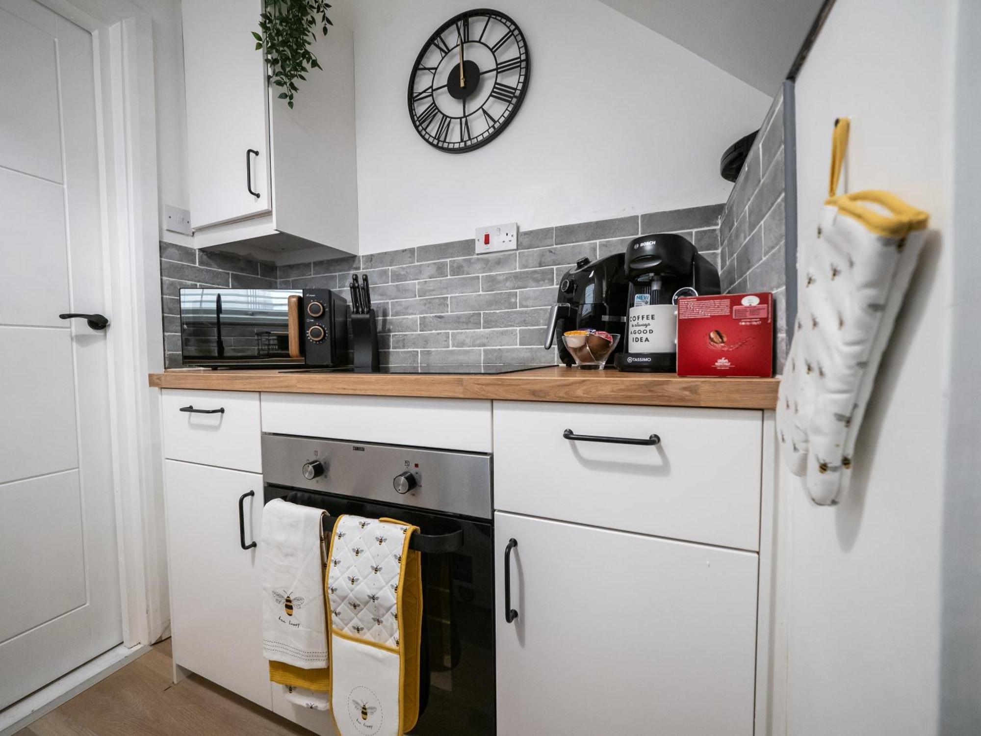 Apartament Seaside Retreat: Luxury 1-Bed, Free Parking Portsmouth Zewnętrze zdjęcie